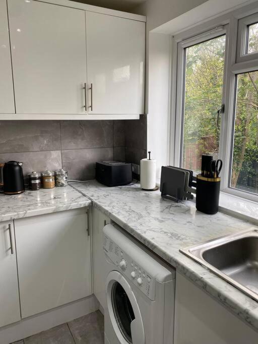 Luxury 2 Bedroom Apartment, Parking, Few Minutes Walk From Wembley Stadium Londýn Exteriér fotografie